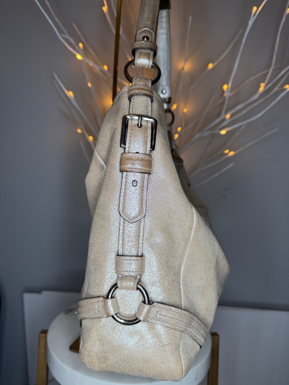 Coach EUC luxurious soft cream w/gold undertone shoulder bag with adj strap - Picture 5 of 13